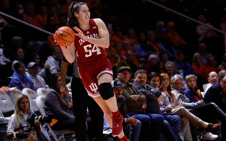 Mackenzie Holmes embraces leadership role with 5th-ranked Indiana