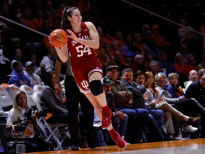 Mackenzie Holmes embraces leadership role with 5th-ranked Indiana