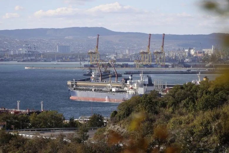 EU reaches deal for $60-per-barrel price cap on Russian oil