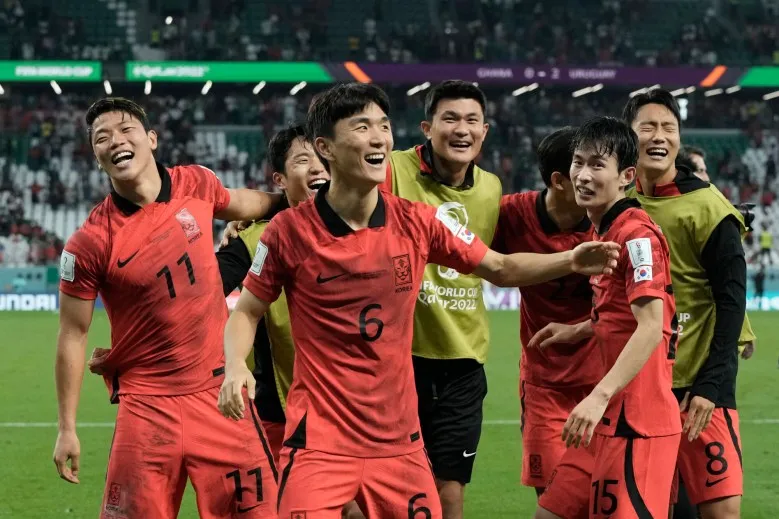 World Cup roundup: South Korea upsets Portugal with late goal, advances to round of 16