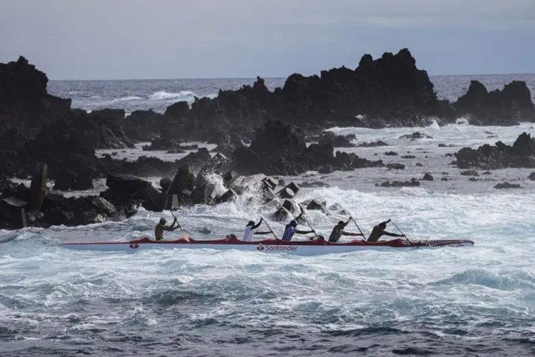 Polynesians emnbark on 3-day canoe voyage in mid-Pacific
