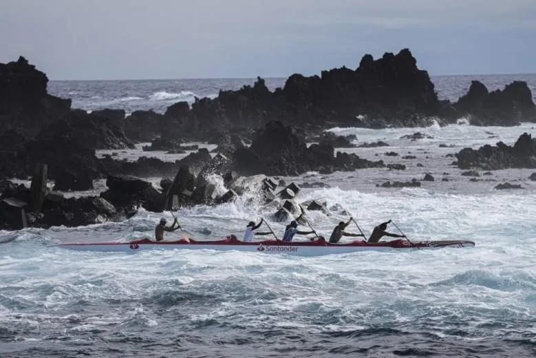 Polynesians emnbark on 3-day canoe voyage in mid-Pacific