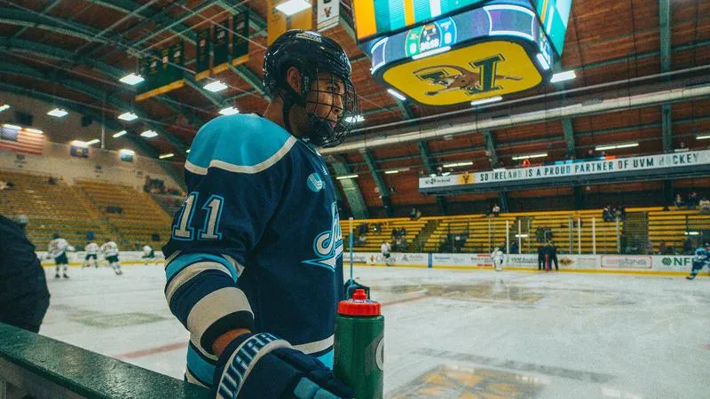 Men's Hockey Completes Sweep at Vermont with 5-1 Dominating Victory