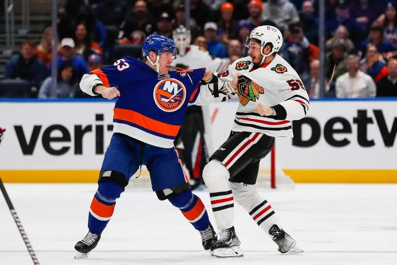 NHL roundup: Varlamov makes 21 saves as Islanders blank Blackhawks 3-0