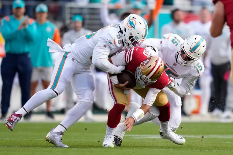 NFL roundup: Garoppolo breaks foot, but 49ers beat Dolphins, 33-17