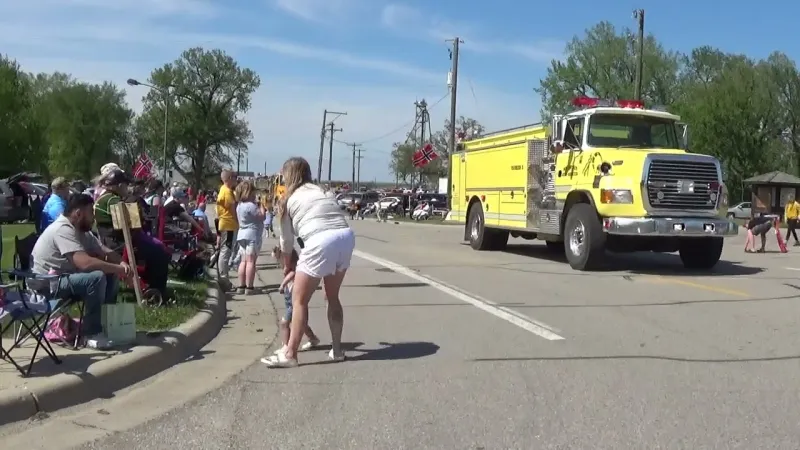 Sunburg Syttende Mai grand parade (VIDEO)