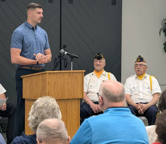 Hoffman delivers speech in Cottonwood