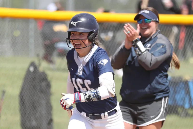 Huskies, Tigers face off in battle of unbeatens