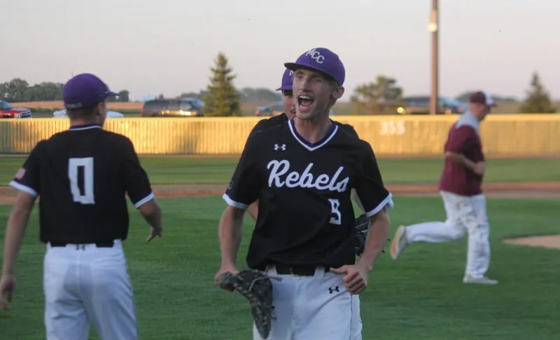 Meyer, Schneider lead MCC to 3A semifinals