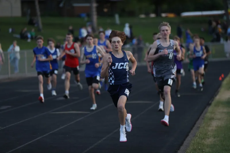 Botello-Ramos wins 3,200, Olsem qualifies in four events