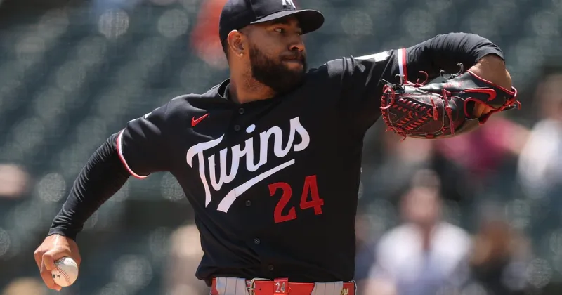 Minnesota Twins trade right-hander Simeon Woods Richardson to Toronto Blue Jays for cash