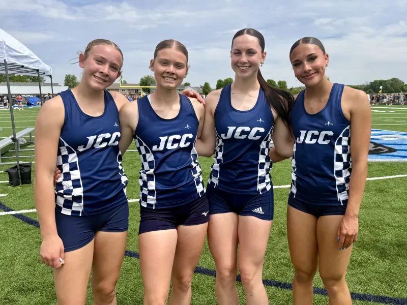 Botello-Ramos, 42 team open state meet today