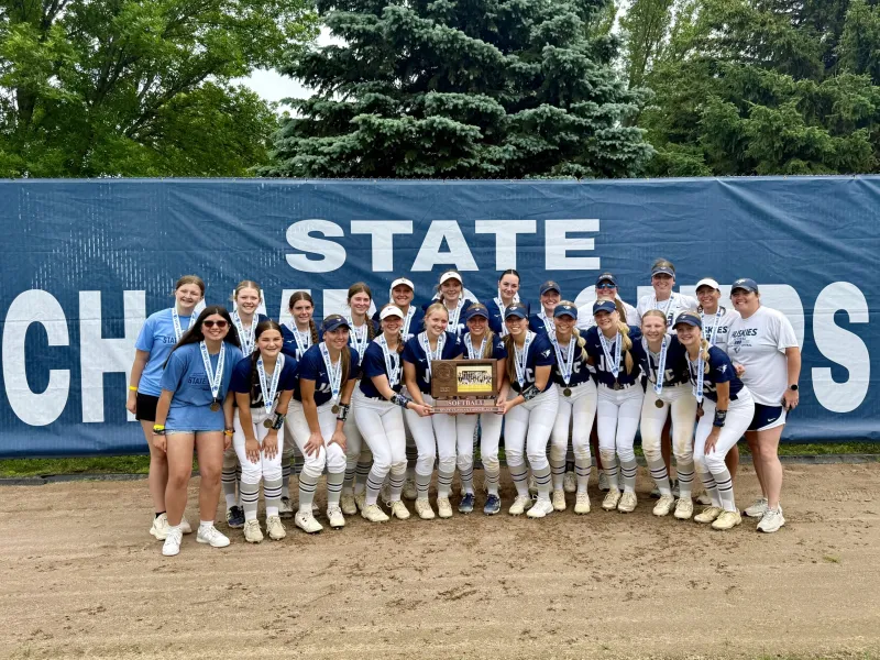 Huskies set record, finish third at state