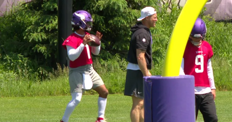Competing Vikings quarterbacks Kyler Murray, J.J. McCarthy splitting reps at minicamp
