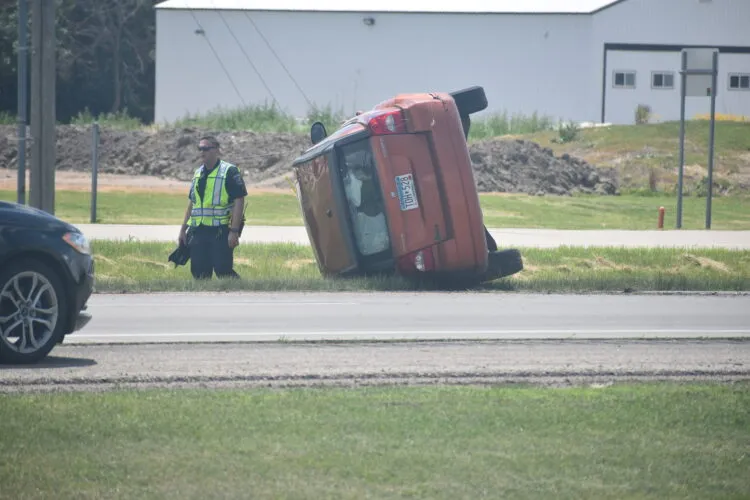2-vehicle crash causes rollover in Marshall