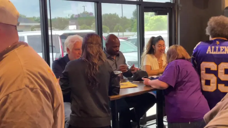 Minnesota Vikings Legends Meet Fans, Raise Money for Local Shelter
