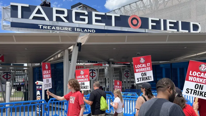 Target Field workers strike during Twins-Dodgers game