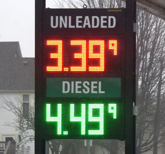 Electric, hybrid sales hold steady with gas prices