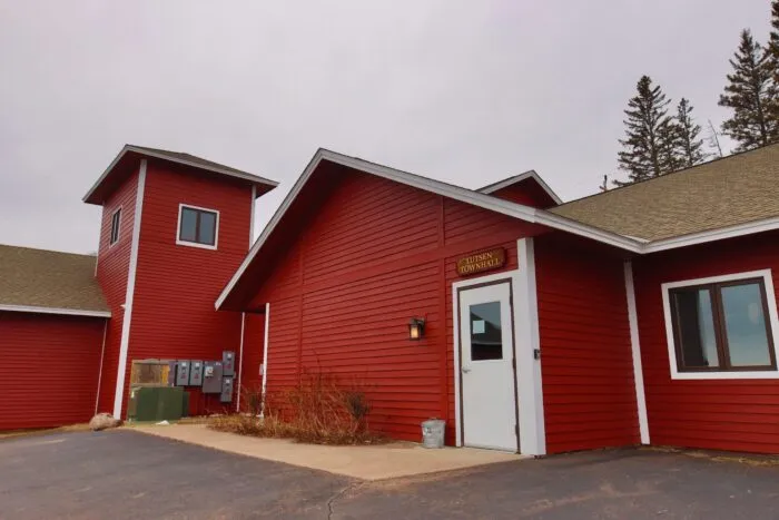 Officials provide updates on Little Knife Fire at Lutsen Town Hall