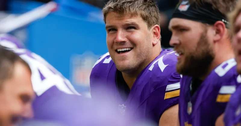 Vikings sign Pro Bowl right tackle Brian O'Neill to contract extension