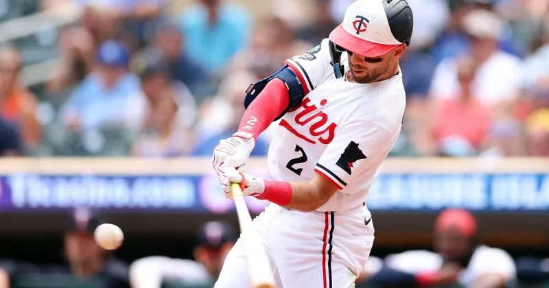 Kody Clemens hits a walk-off grand slam with 2 outs in the 9th to send the Twins past the Royals 4-3