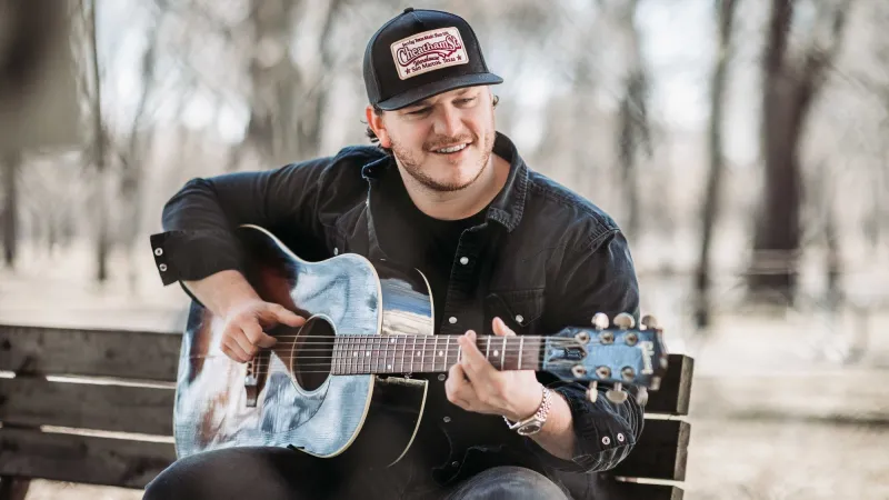 Fargo-based country musician Zach Thomas to make debut at giant Detroit Lakes festival