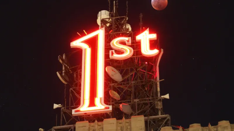 Downtown St. Paul's skyline will again have a fully lit First National Bank sign