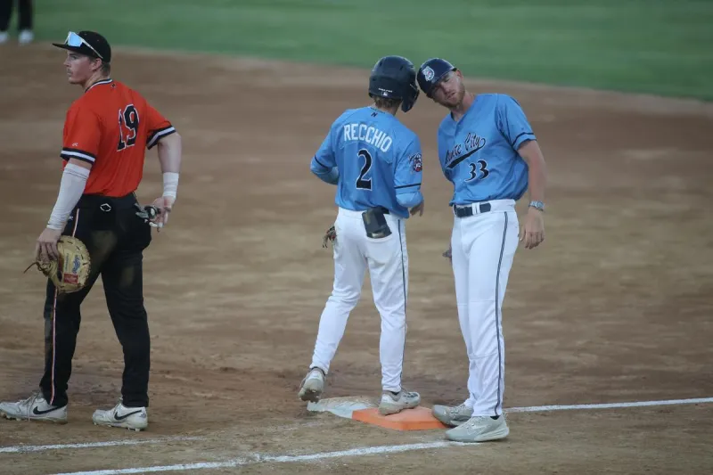 Rox Fall To 'Dogs, To Wrap Up Regular Season This Weekend