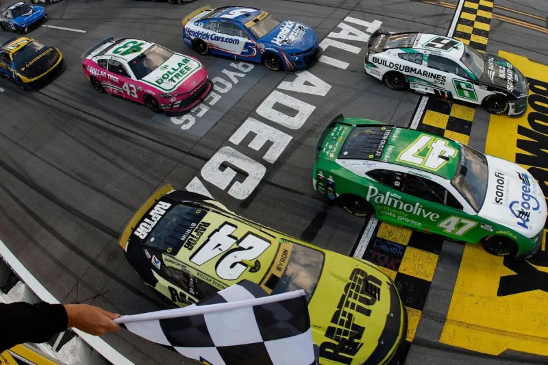 30 Stunning Photos That Tell NASCAR's Story Through the Years [PICTURES]