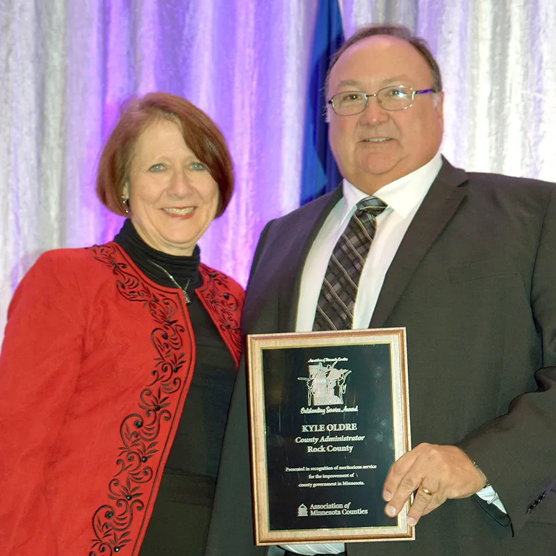 Administrator announces retirement