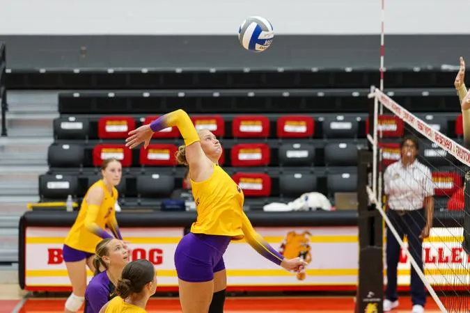 Mavericks Swept by No. 3 MSU Denver