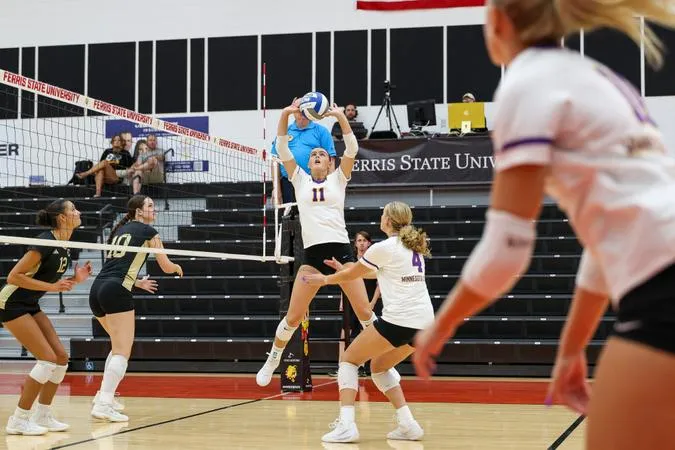 Rosenberg and Lester Earn All-Tournament Team Honors at Ferris State Invitational