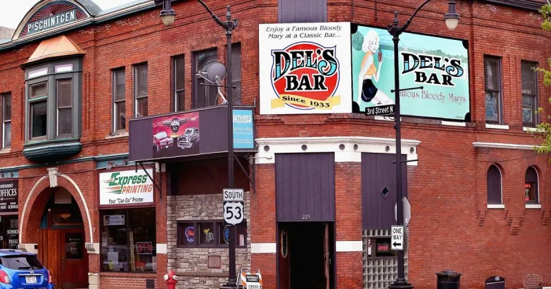 Liquor licenses for Del's Bar, Bennett O'Riley's under threat in La Crosse