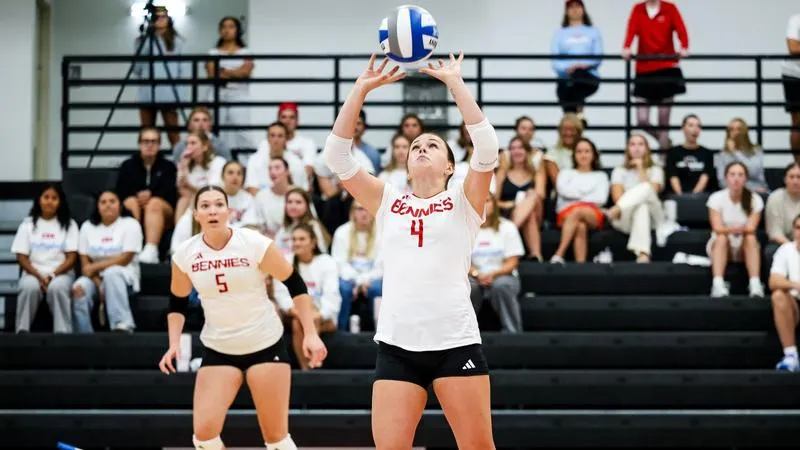 Women's Volleyball Makes Trek to Iowa for Weekend Tournament