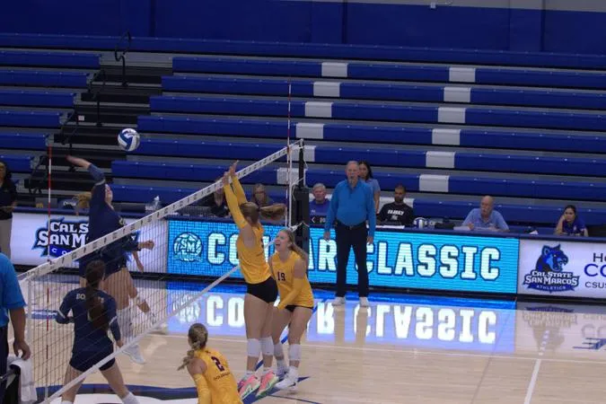 Minnesota Crookston Volleyball Can't Avoid Big Runs in Four Set Loss to UC Merced
