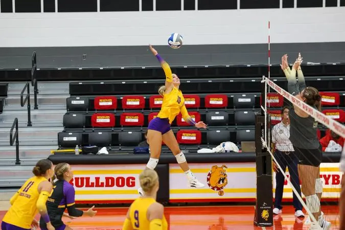 Mavericks Lose in Three Sets to Alaska Anchorage