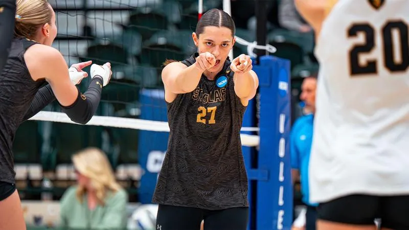 Volleyball tops UC Santa Cruz and Webster on opening day
