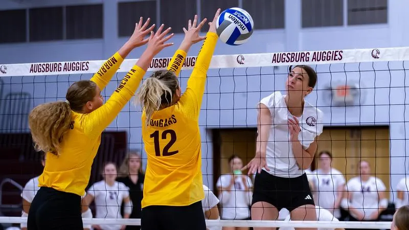 Auggies split season-opening matches in Oregon