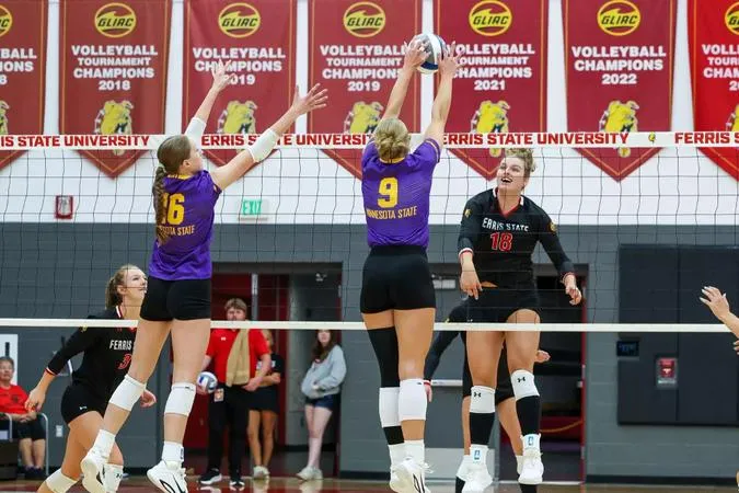 Mavericks Push No. 16 Alaska Fairbanks to the Limit in Five-Set Loss