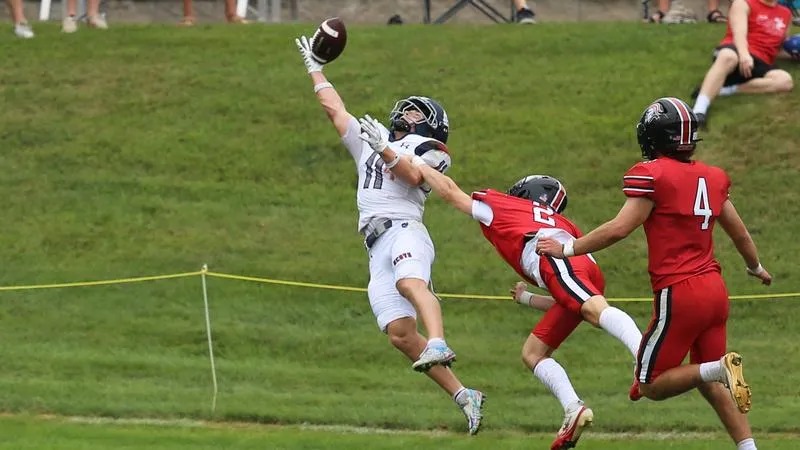 Football: Big First Half Propels Macalester to Season-Opening Victory at Martin Luther