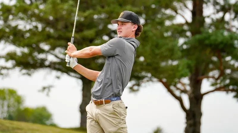 Men's golf puts three in top 10, takes second at Augsburg Fall Invite
