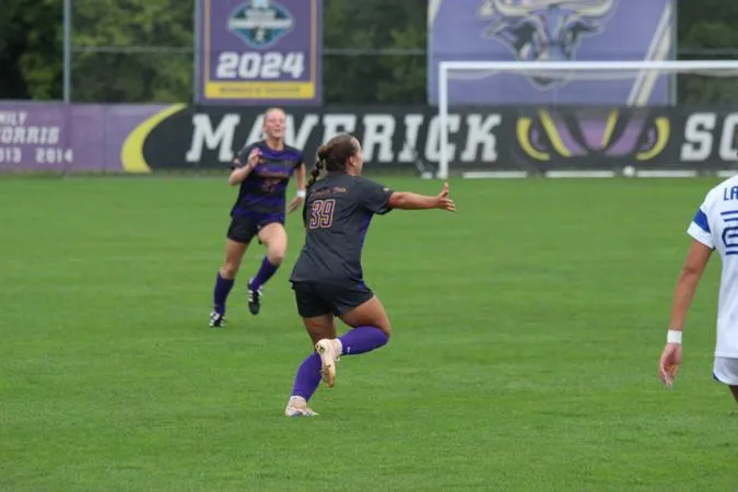 McAlpine Comes up Big in Mavericks 1-0 Victory Against No. 5 Lakers