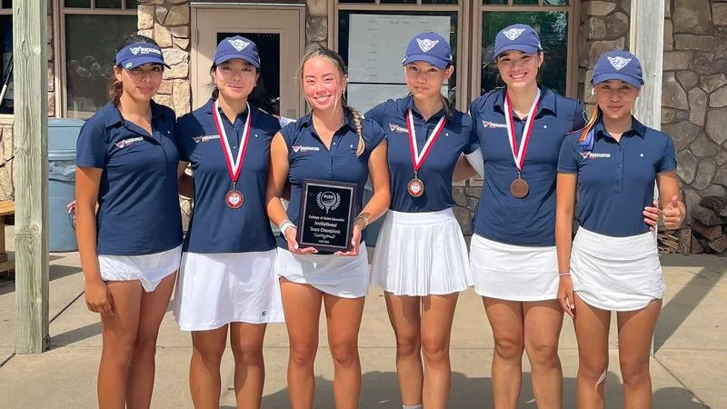 Women's Golf: Macalester Wins CSB Invitational, Zhang Takes First