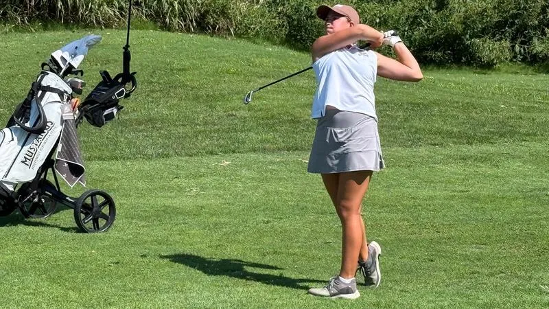 Van Beck leads SMSU following round one of Fall Preview