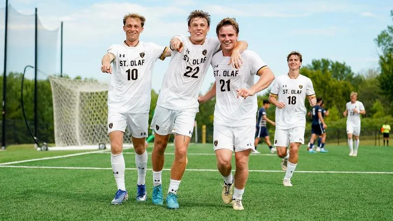Soares and Batchelor get goals, No. 3 Oles post third consecutive shutout win