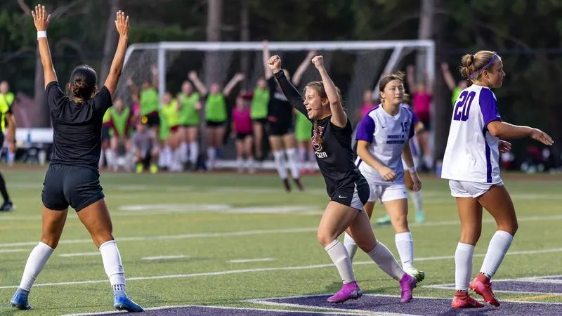 Nhean and Barrett Propel Hamline to Convincing Win