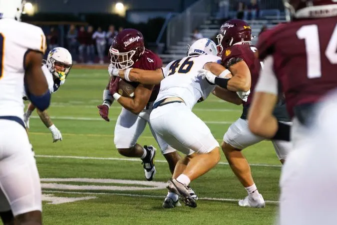 No. 15 Bulldogs Football Play RV Wayne State in First NSIC Road Game