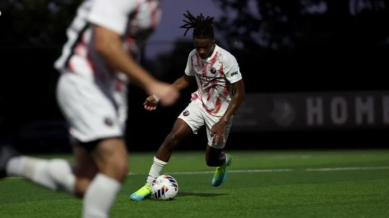 Men's Soccer Falls at No. 3 St. Olaf