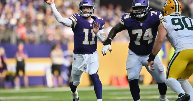 Minnesota Vikings close with 29 straight points to beat Green Bay Packers as Wentz replaces injured Murray
