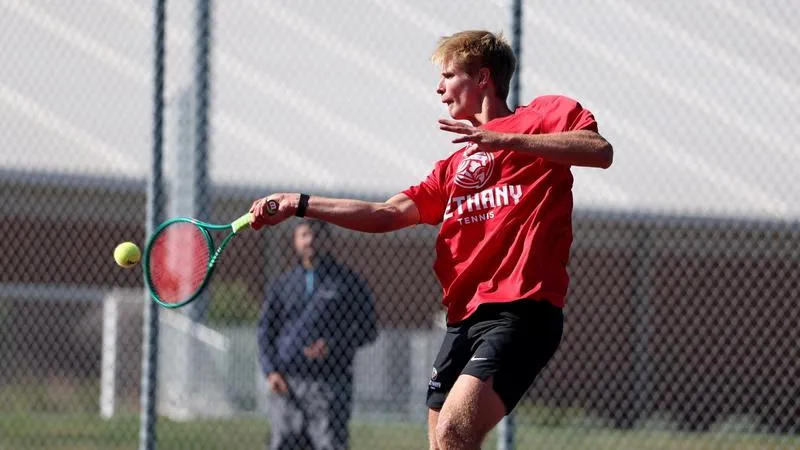 Men's Tennis Splits with Wartburg and Grand View